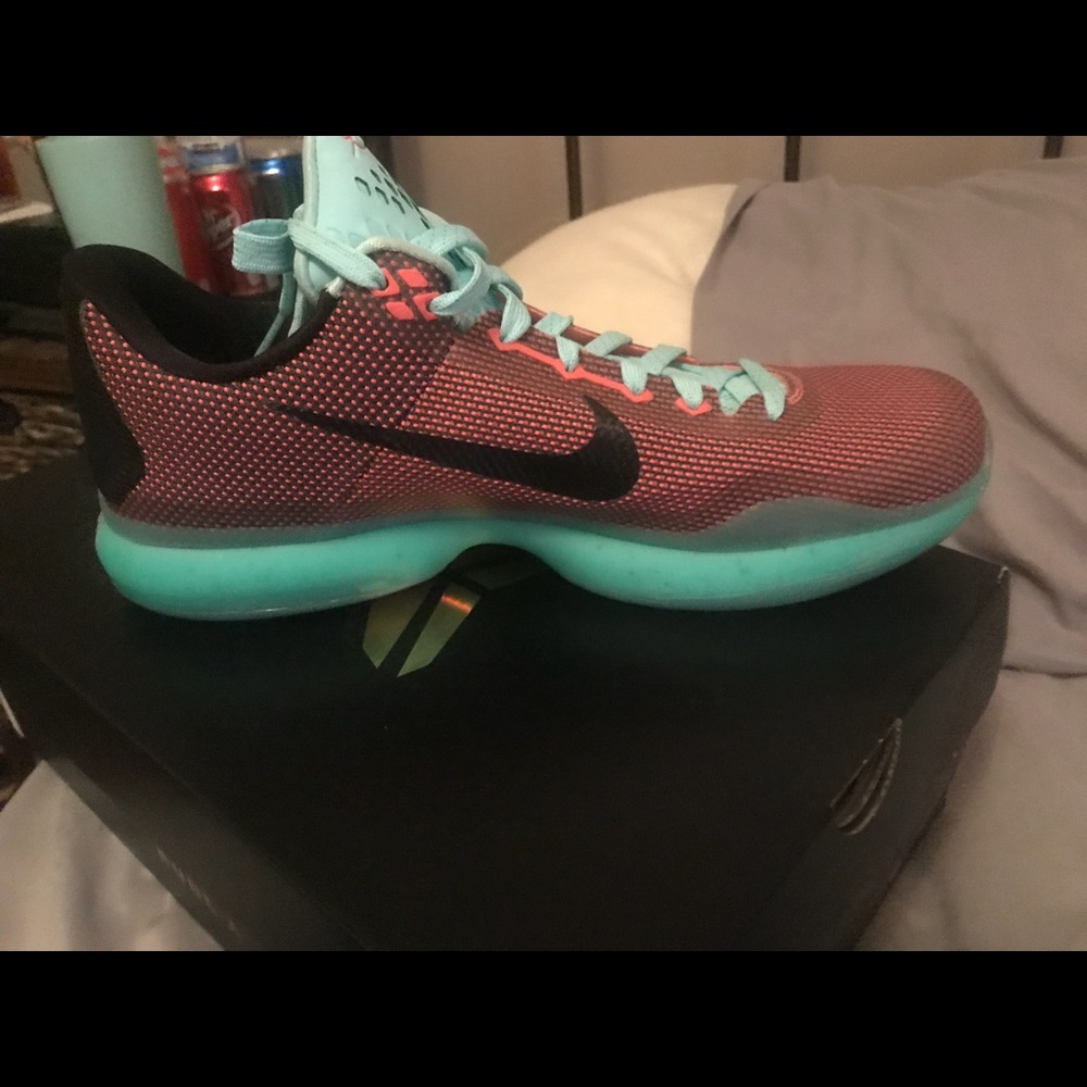 Kobe 10 “Easter.”